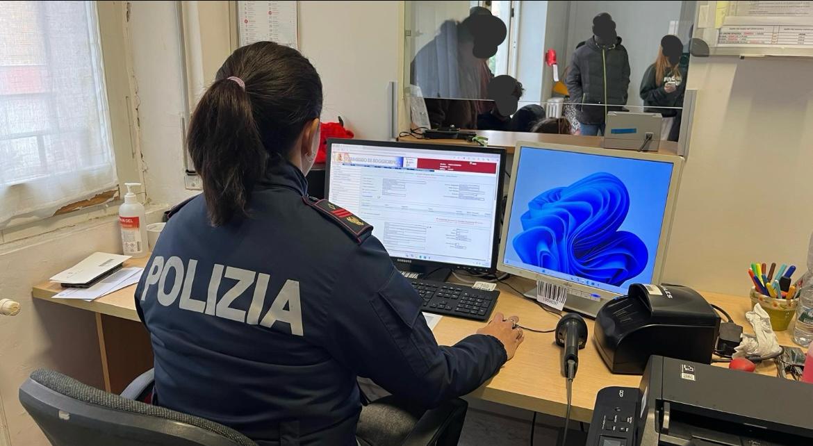 Pesaro - Dormiva e si lavava sul marciapiede davanti all’auditorium Scavolini, espulso nigeriano